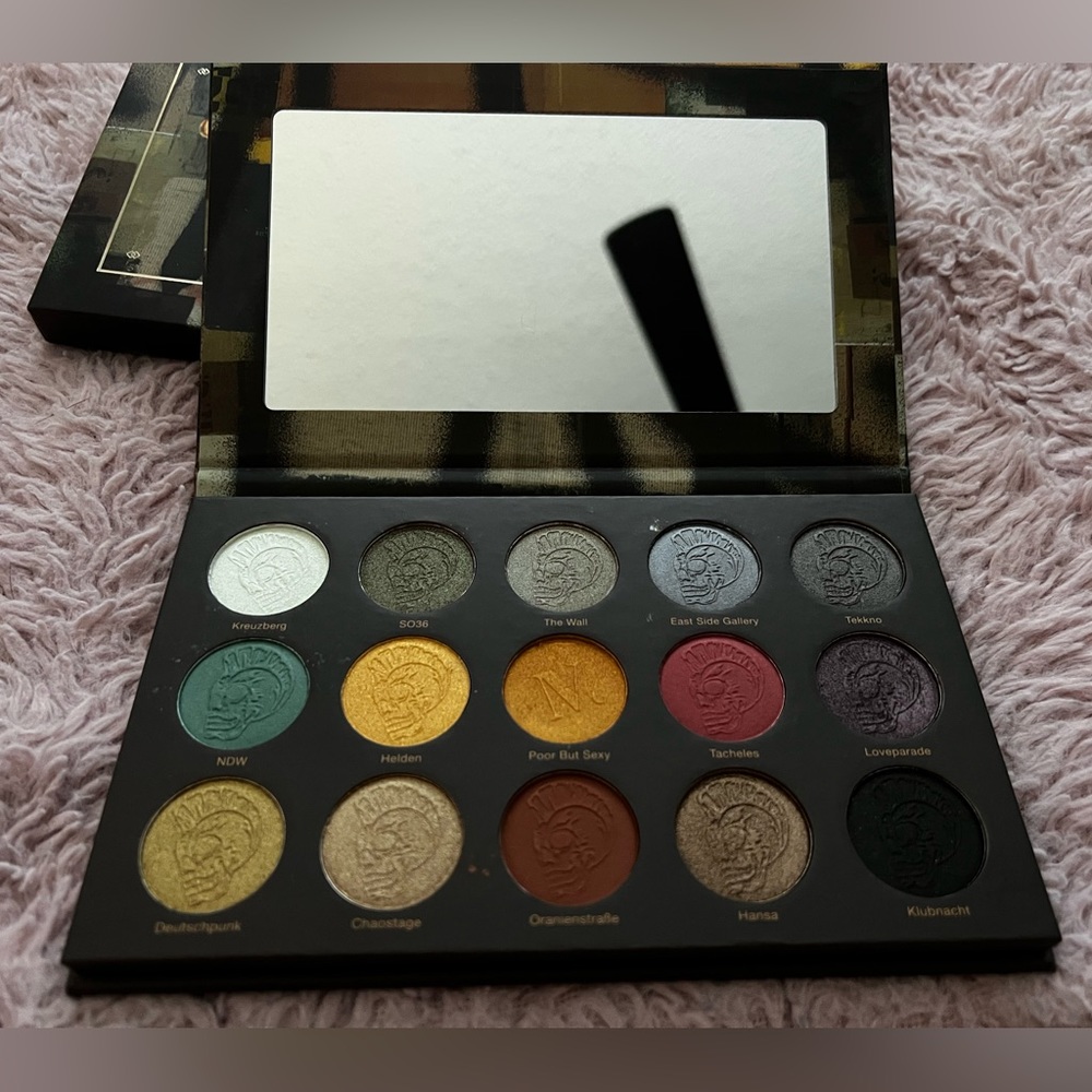 Nomad X Berlin Untergrund Eyeshadow Palette